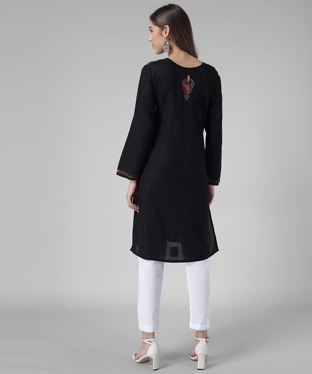 women chikankari kurti