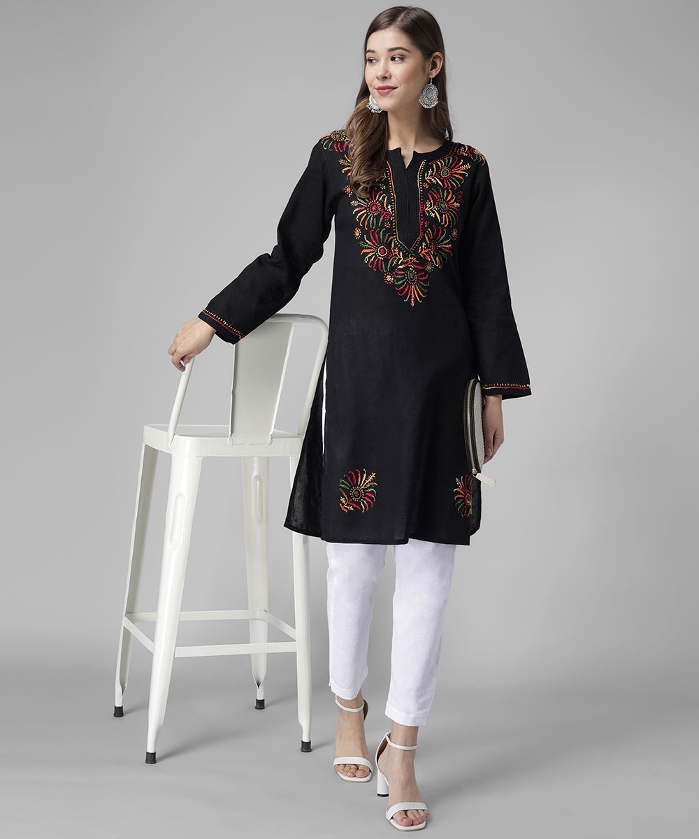 women chikankari kurti