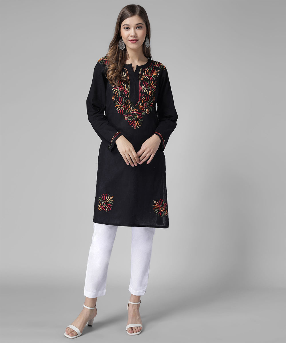 women chikankari kurti