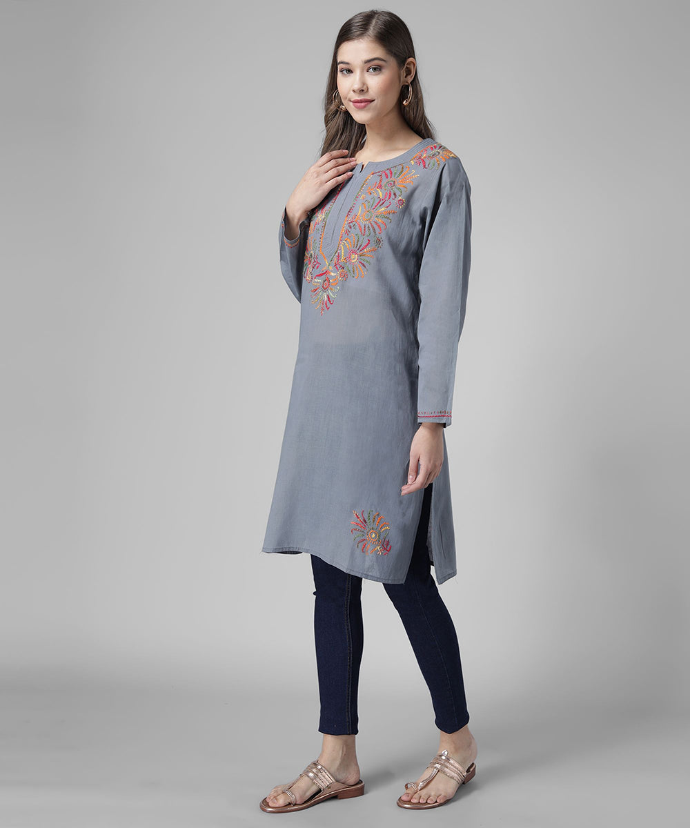 women chikankari kurti