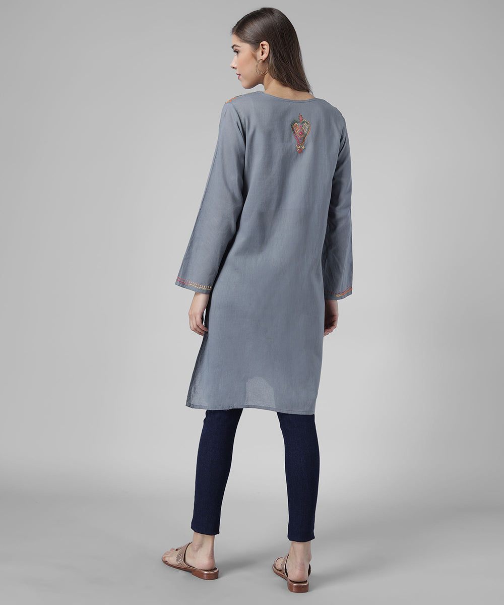 women chikankari kurti