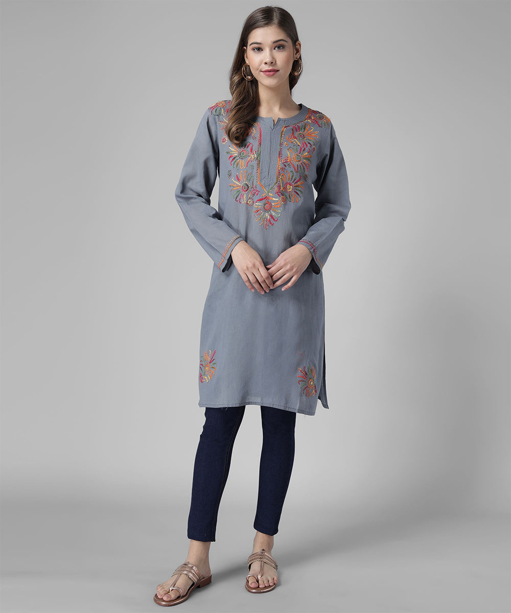 women chikankari kurti