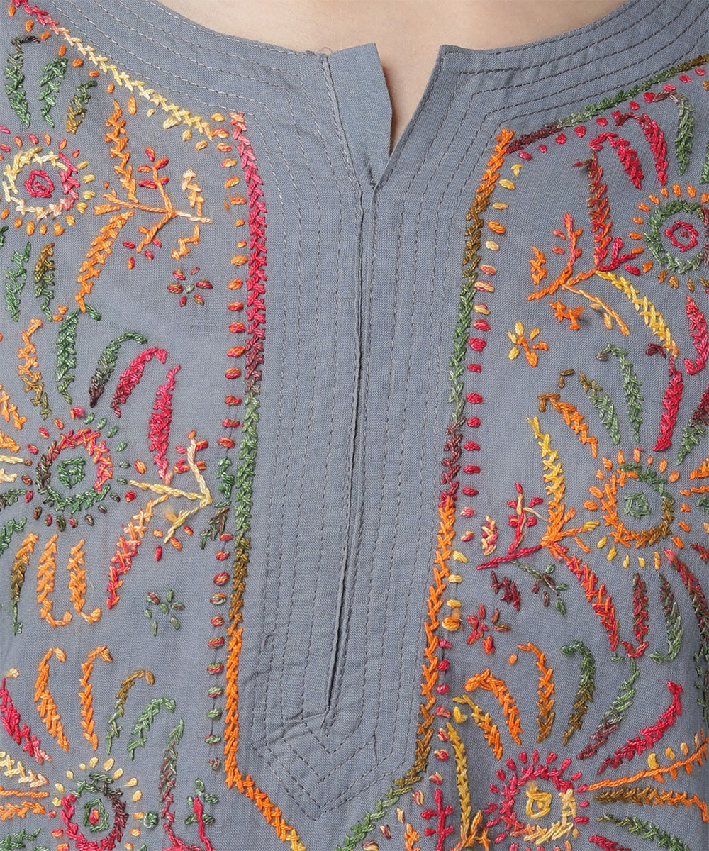 women chikankari kurti