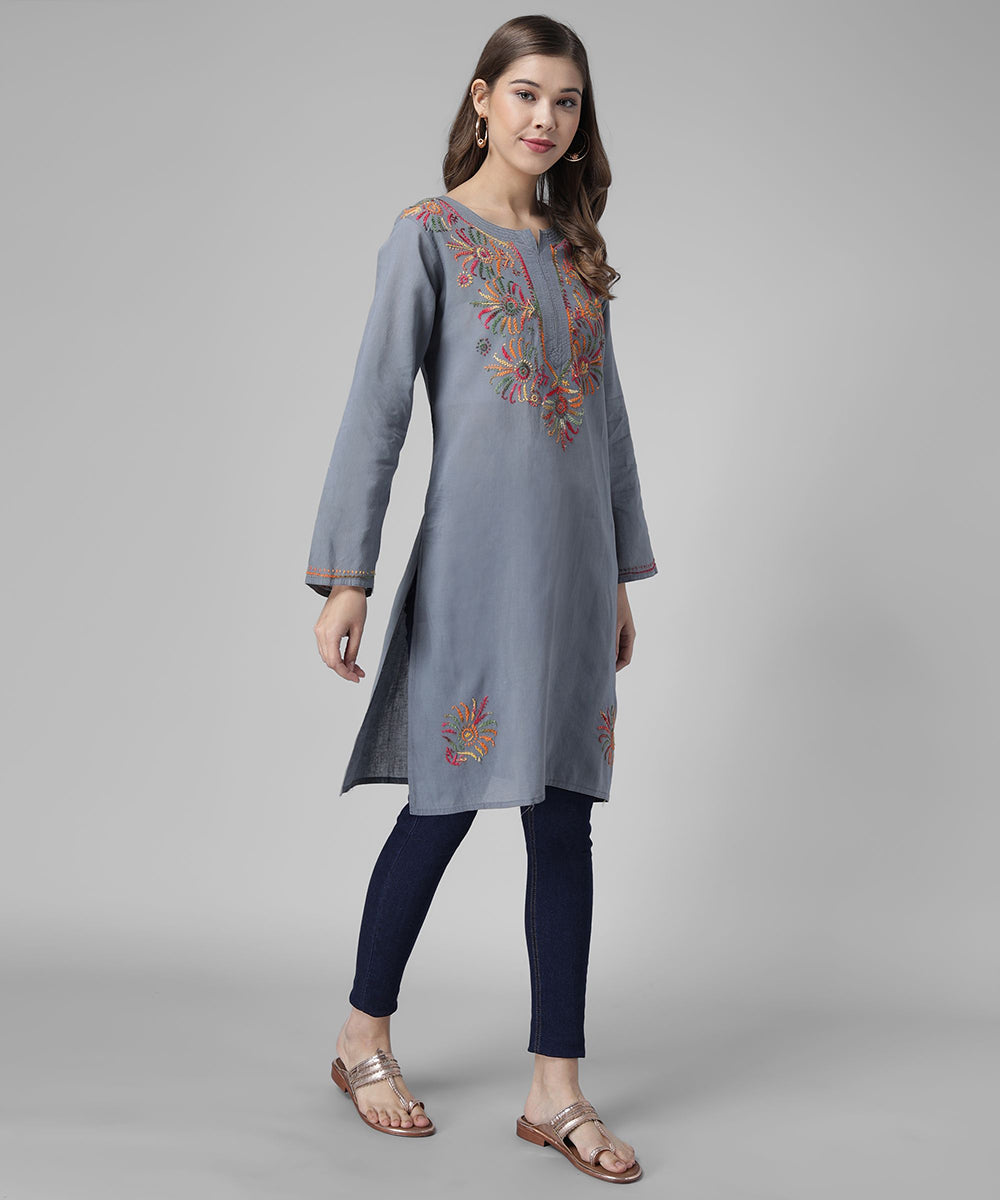 women chikankari kurti