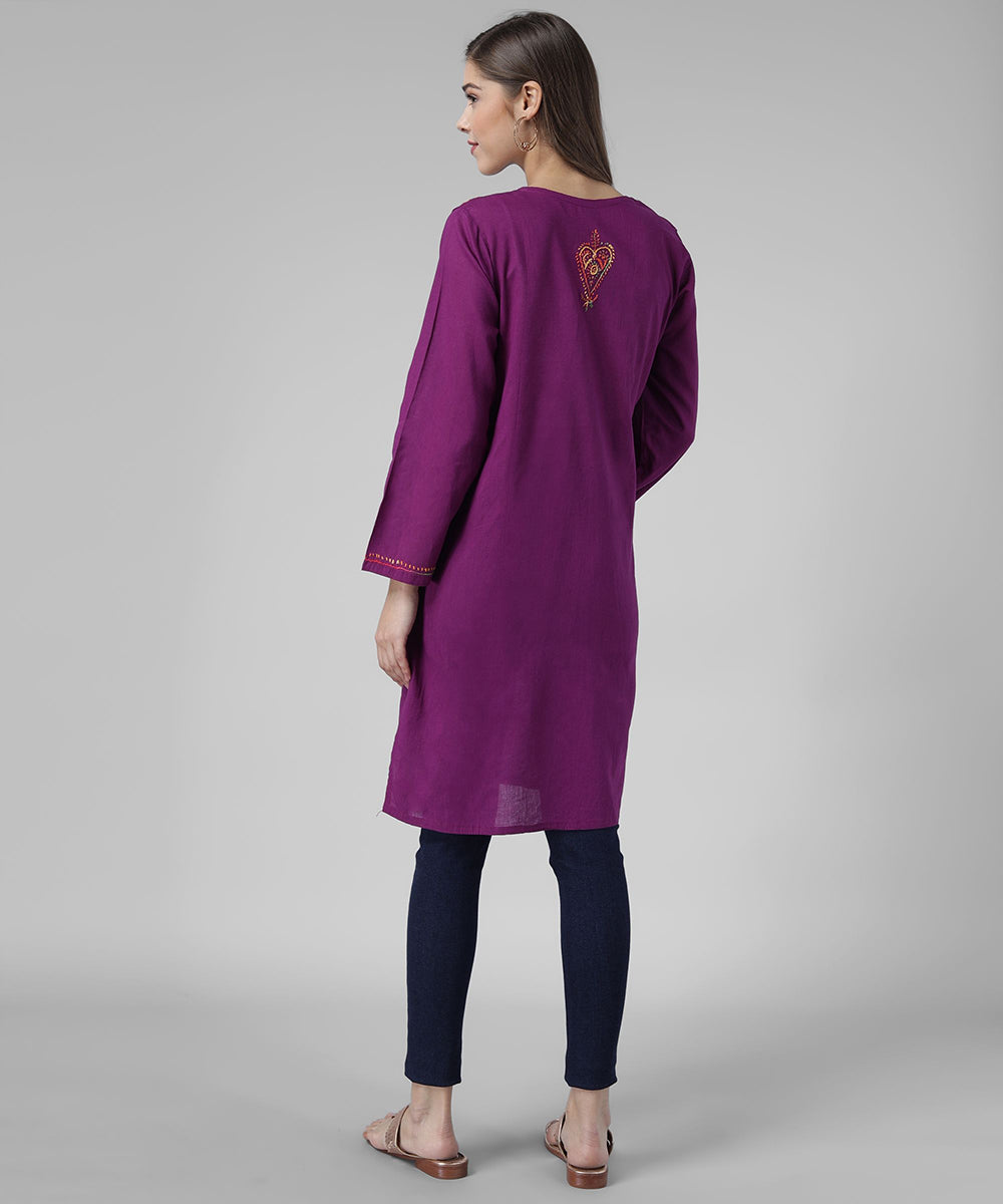 women chikankari kurti