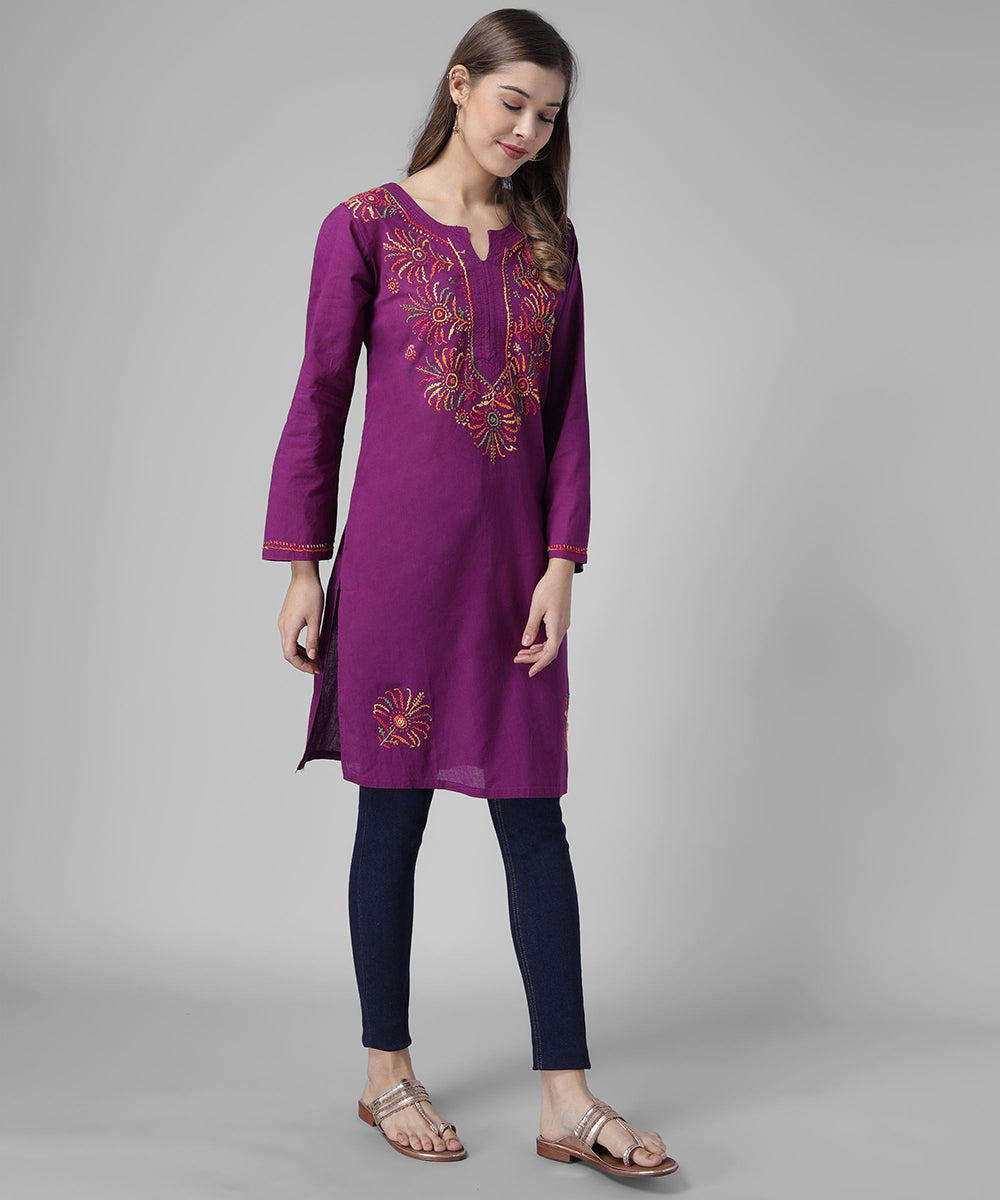 women chikankari kurti