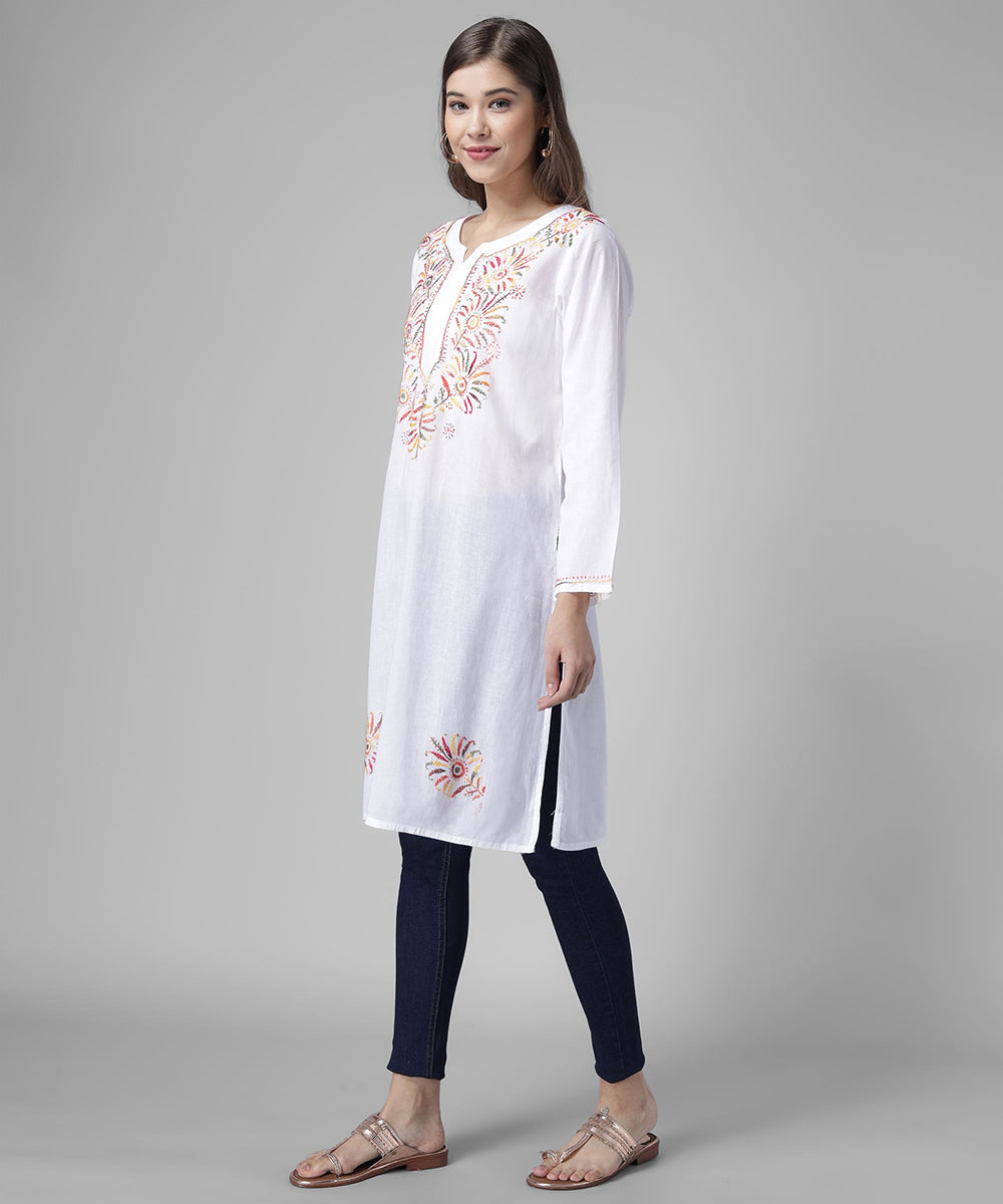 women chikankari kurti