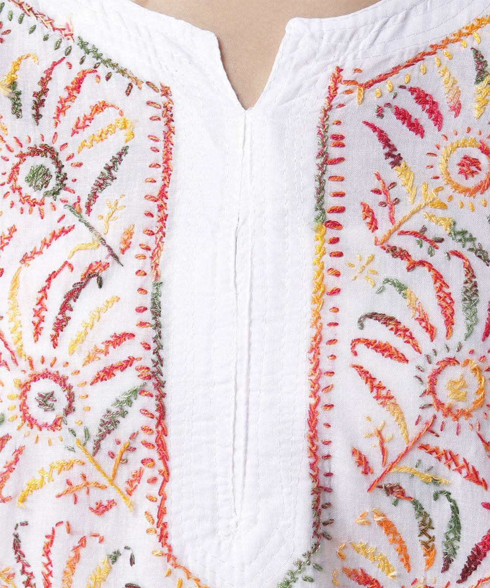 women chikankari kurti