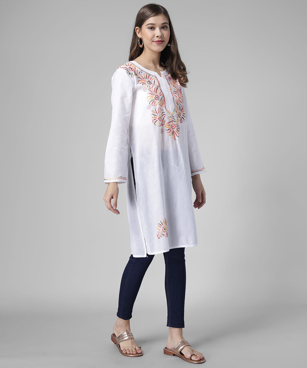 women chikankari kurti