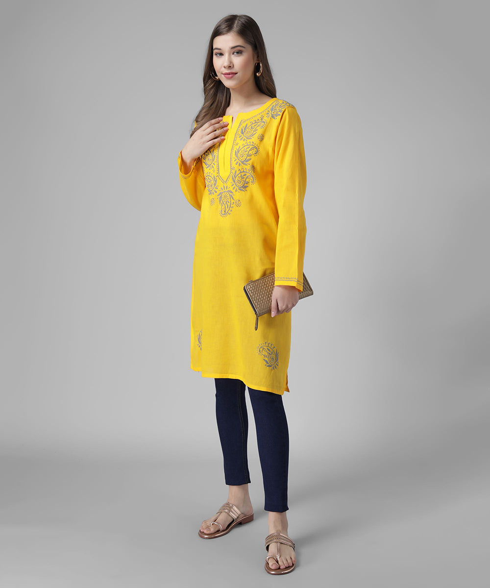 women chikankari kurti