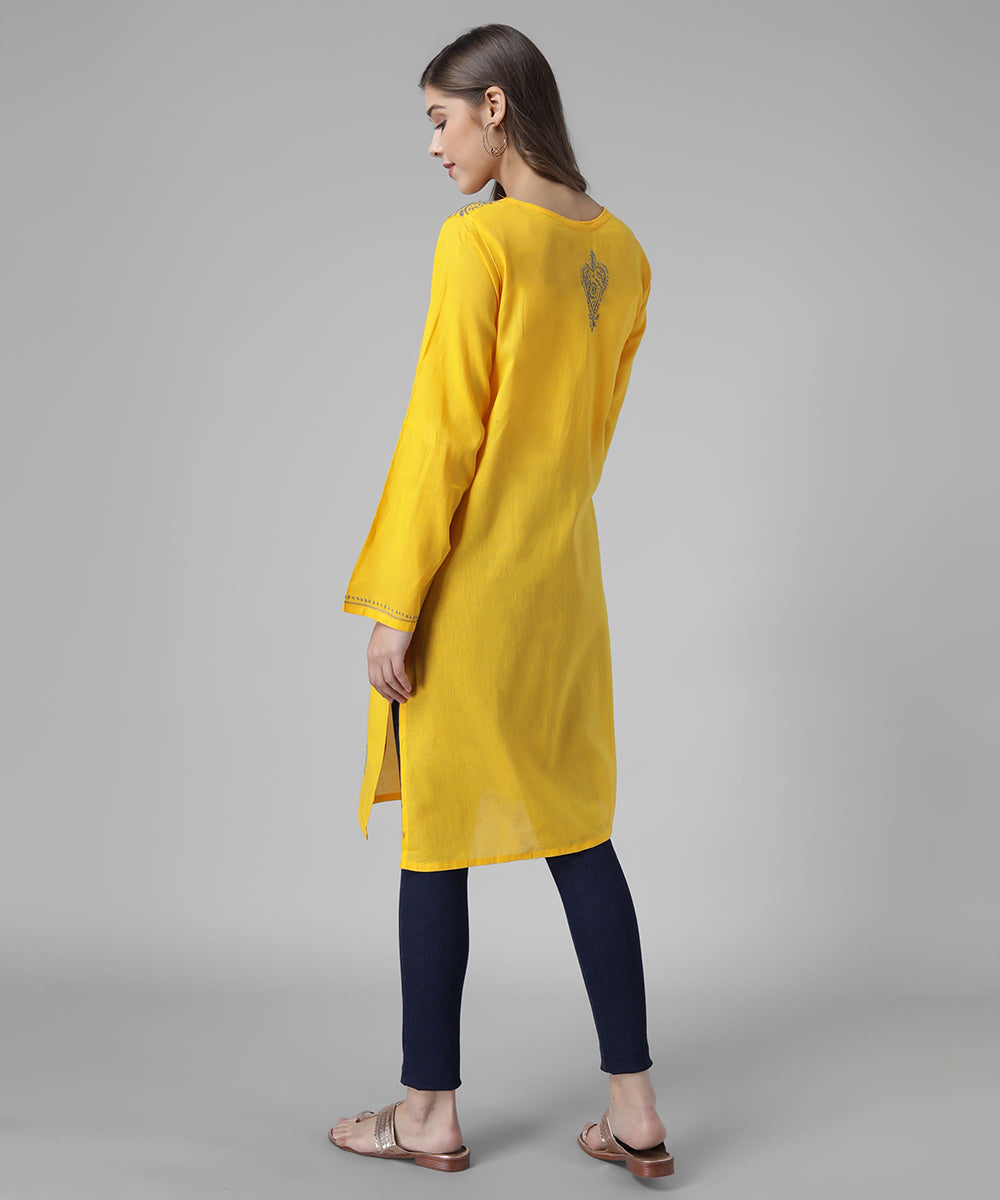 women chikankari kurti