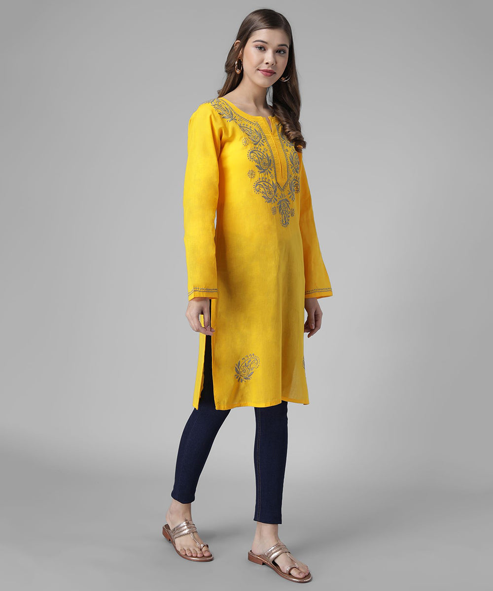 women chikankari kurti