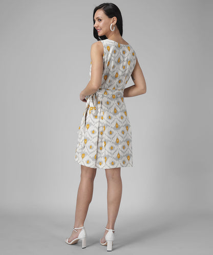 Stylish Knee-Length Day Dress with Pockets and Tie-Up Waist RUDRAAKSHA